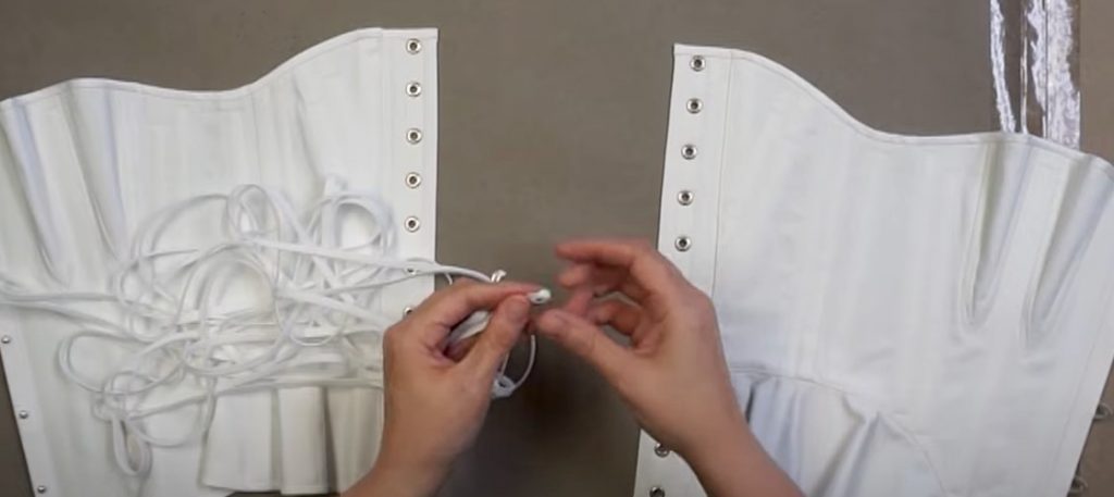how to lace a corset